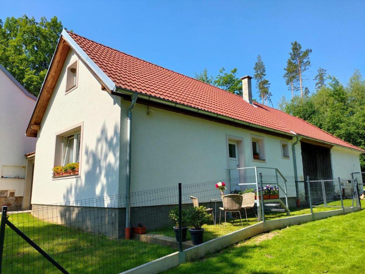 Ubytovani Na Samote - Apartman U Tesaru Komarice المظهر الخارجي الصورة